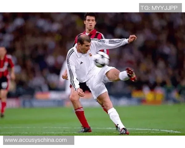 传奇球星坚守初心从不更换战靴展现独特足球精神魅力